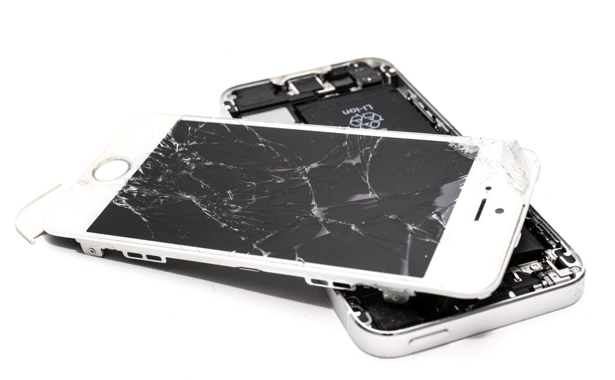 Telefon med knust skærm og adskilt display